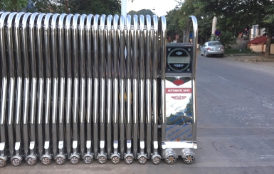 Đừng bỏ lỡ bảng báo giá cổng xếp inox siêu ưu đãi tại Hùng Phát