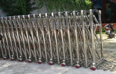 Cổng xếp inox – lựa chọn mới trong thời điểm hiện đại