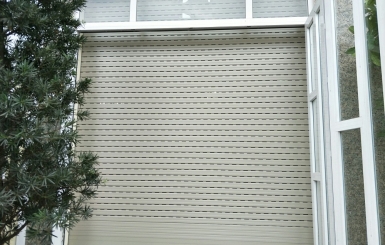 Những tình huống khiến cửa cuốn tự động đóng mở 