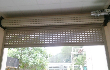 Tại sao cửa cuốn tự động dừng đột ngột?