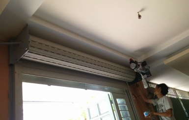 Cửa cuốn bị kẹt phải làm sao? Cách xử lý nhanh chóng và hiệu quả