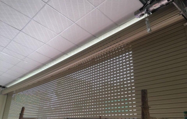 So sánh cửa cuốn kéo tay và motor tự động: Nên chọn loại nào?