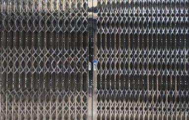 Dịch vụ lắp đặt cửa xếp inox tại Bình Dương giá tốt 