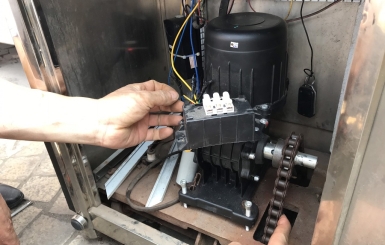 Tìm đơn vị sửa motor cổng xếp Bình Dương? Liên hệ ngay Hùng Phát