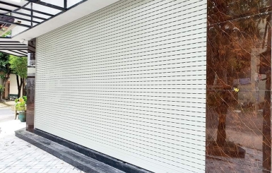 Thi công cửa cuốn khe thoáng chất lượng, bền đẹp, giá rẻ