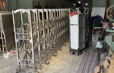 Tạo dấu ấn độc đáo với thi công lắp đặt cổng xếp inox Bình Dương