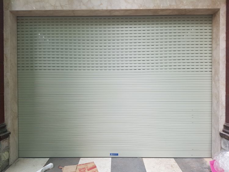 Thi công lắp đặt cửa cuốn trọn gói