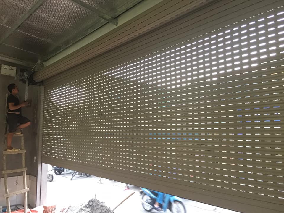 Lắp cửa cuốn tự động
