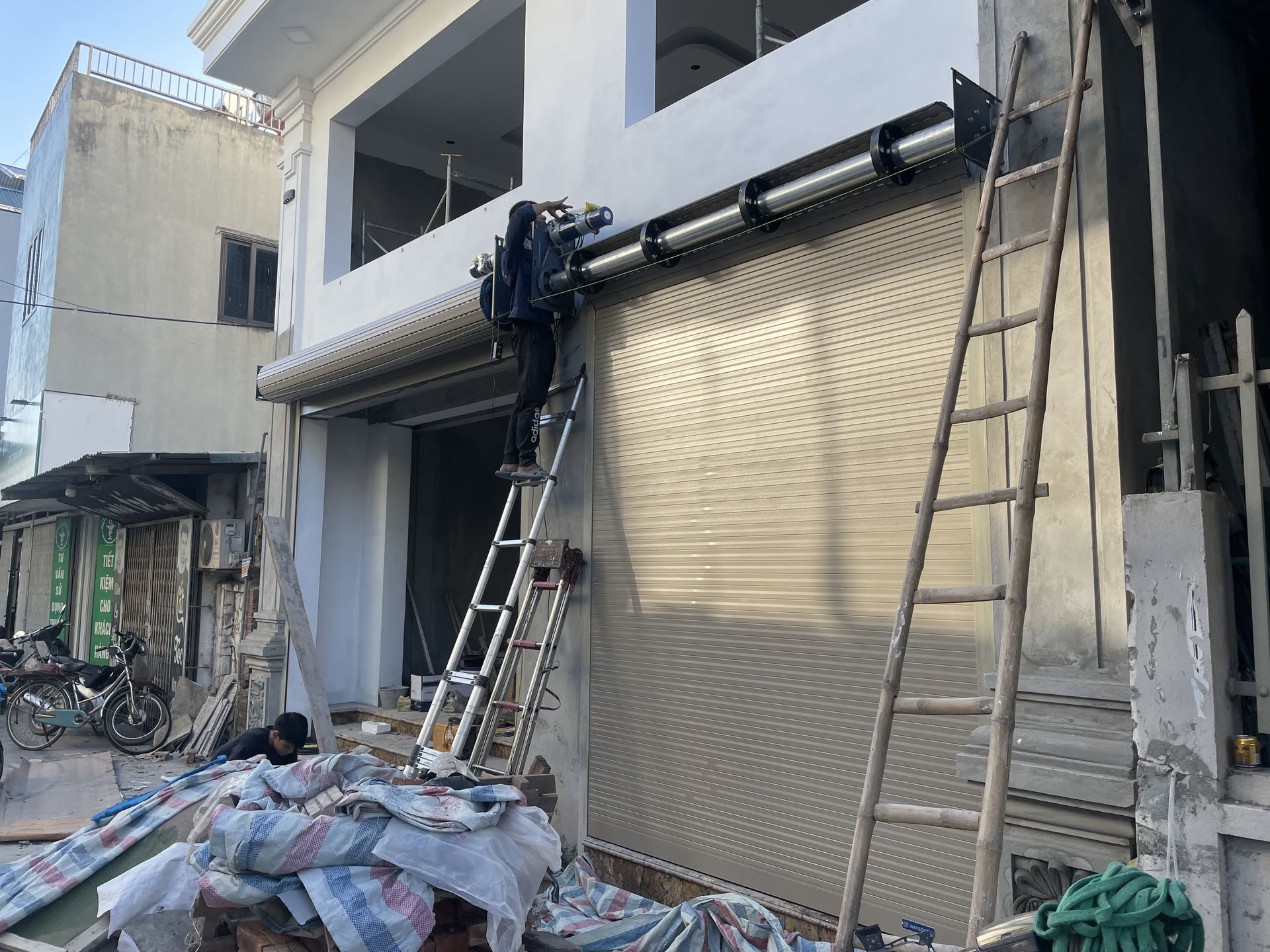 Giá thi công cửa cuốn trọn bộ