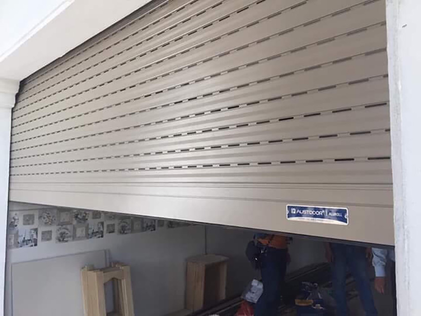 Giá thi công cửa cuốn trọn bộ