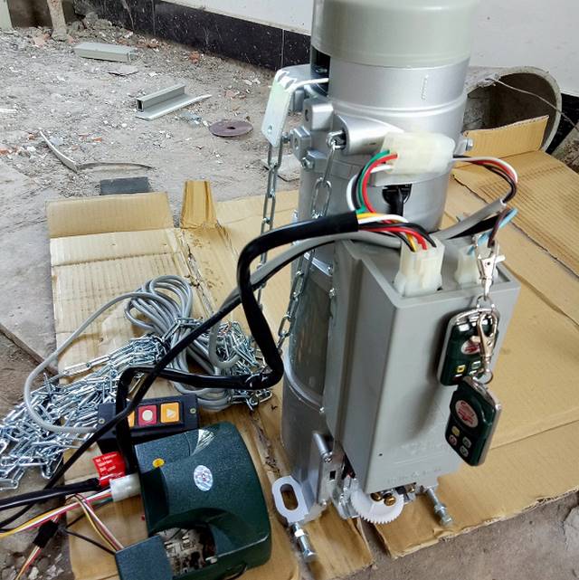 Thay thế phụ kiện cửa cuốn