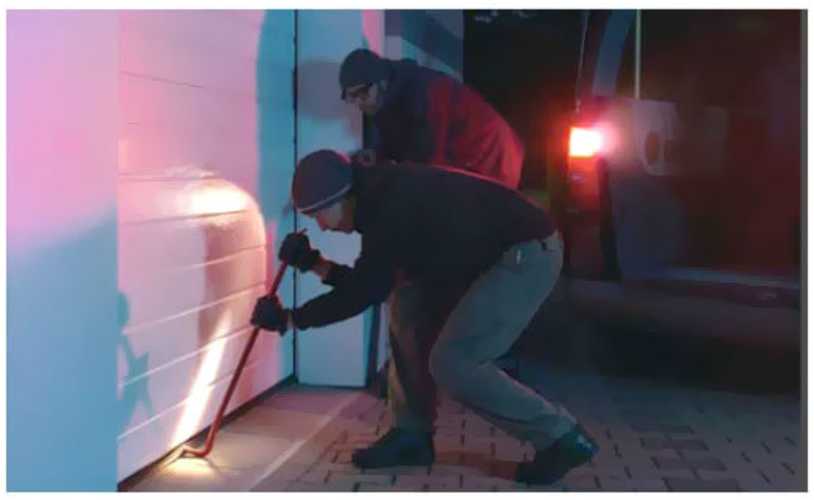 Cách Trộm Phá Khóa Cửa Cuốn 